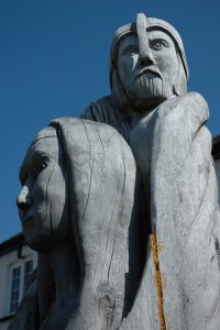 "Arthur and Guinevere" (Llangybi, UK); image courtesy of wikimedia commons.